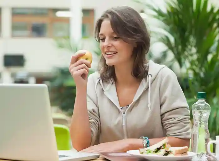 woman-eating-apple.jpg